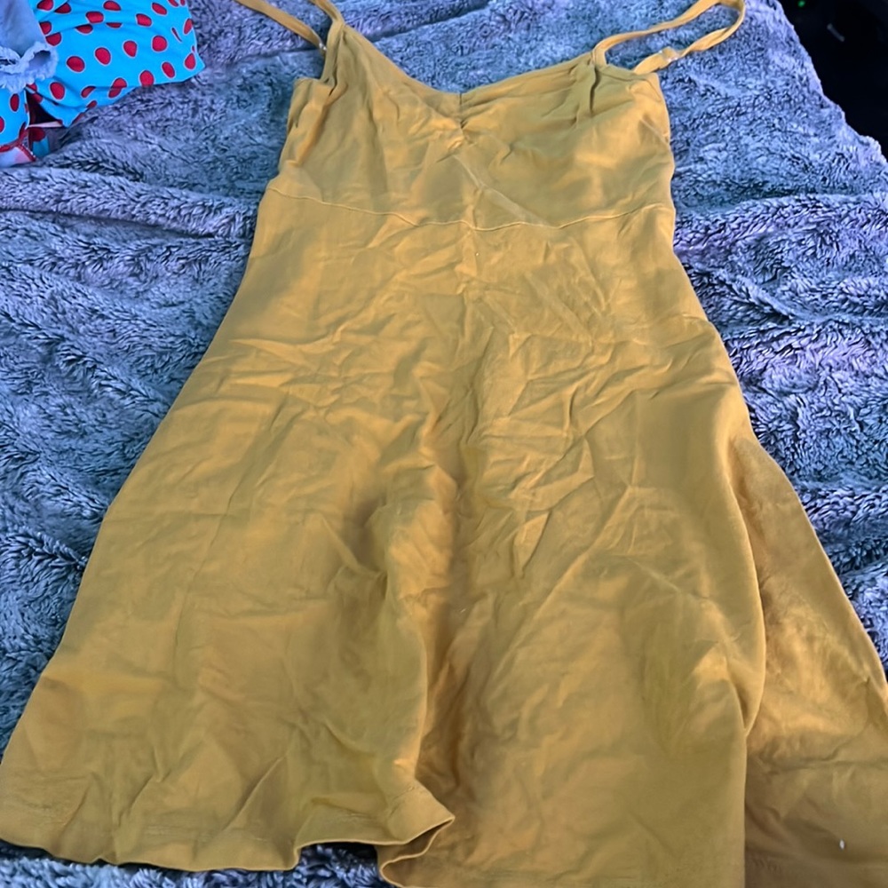 yellow flowy dress